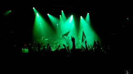 Sobrezero despide la gira de Hasta que el mundo estalle con un Teatro Eslava lleno hasta la bandera